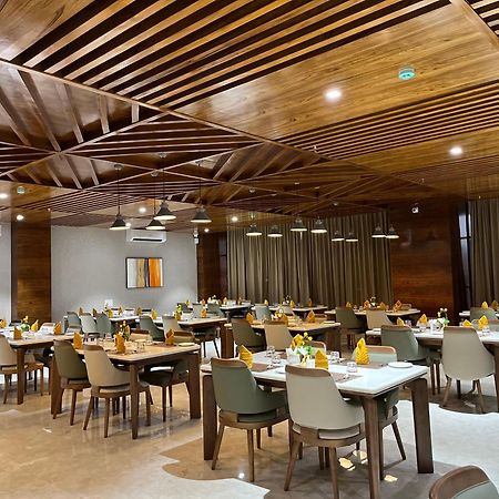 Vits Satyajeet Karad Otel Dış mekan fotoğraf