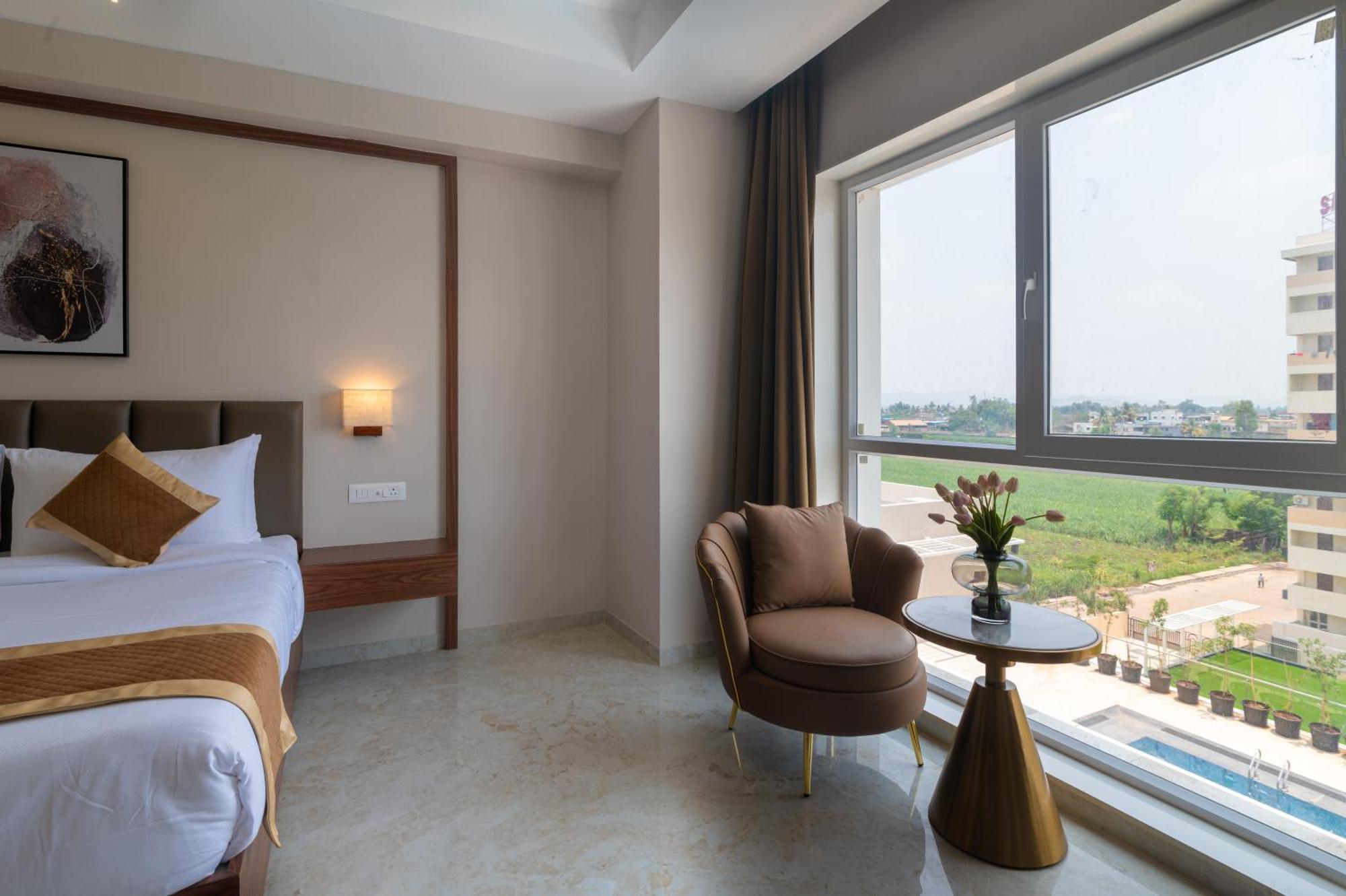 Vits Satyajeet Karad Otel Dış mekan fotoğraf