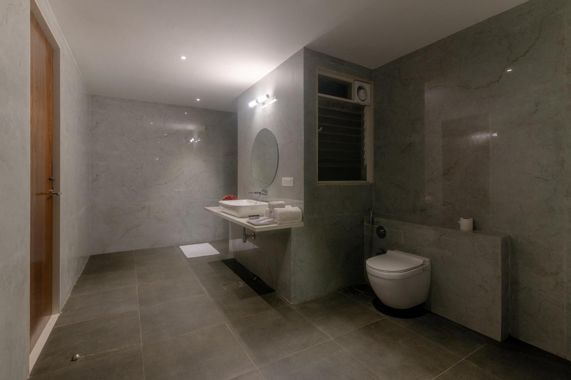 Vits Satyajeet Karad Otel Dış mekan fotoğraf