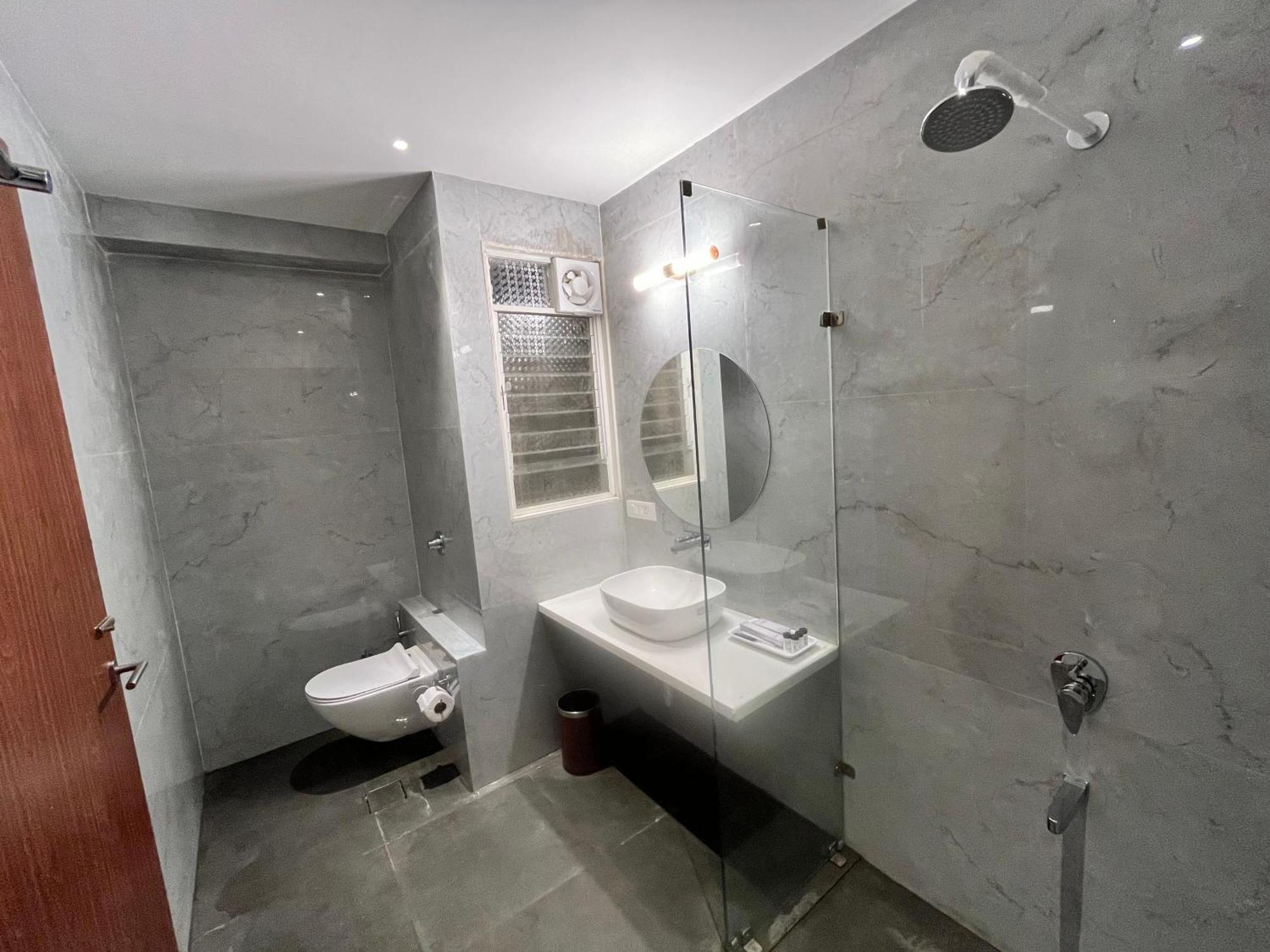 Vits Satyajeet Karad Otel Dış mekan fotoğraf