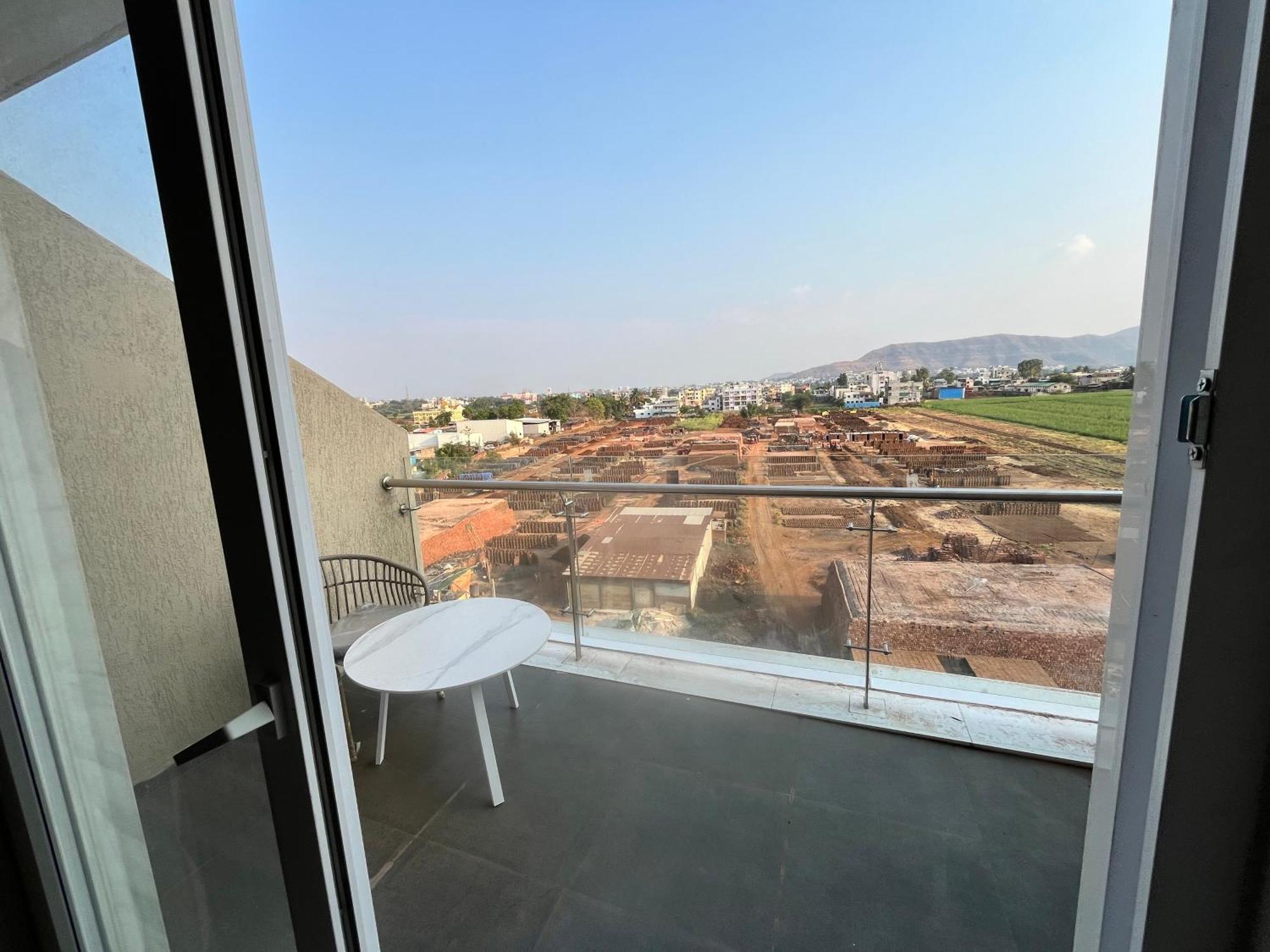 Vits Satyajeet Karad Otel Dış mekan fotoğraf