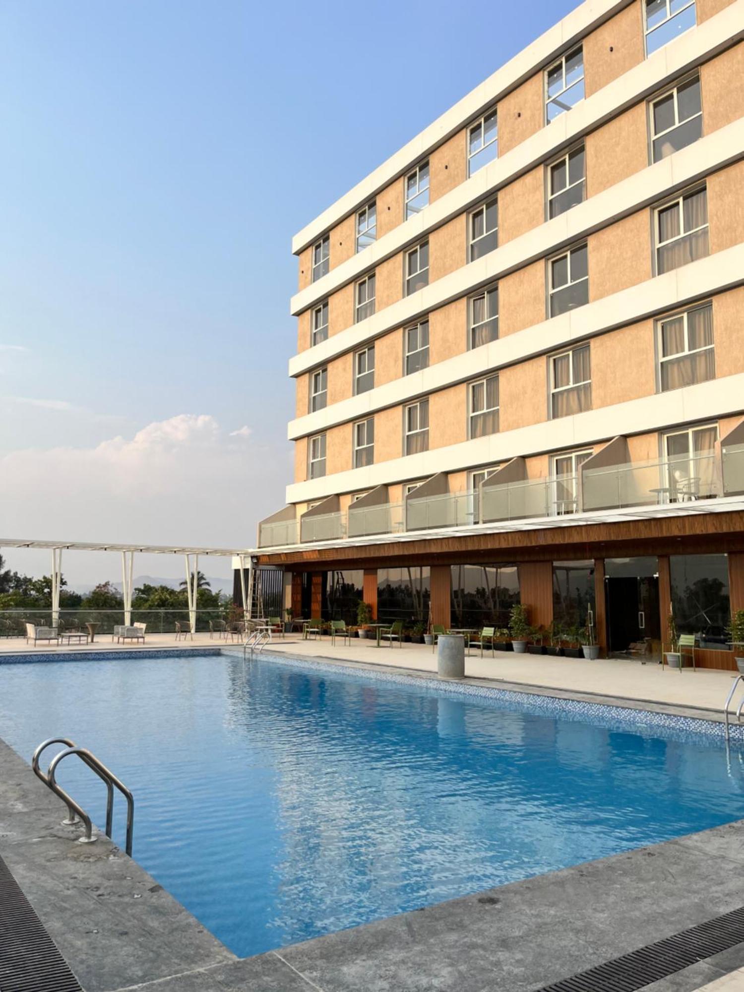 Vits Satyajeet Karad Otel Dış mekan fotoğraf