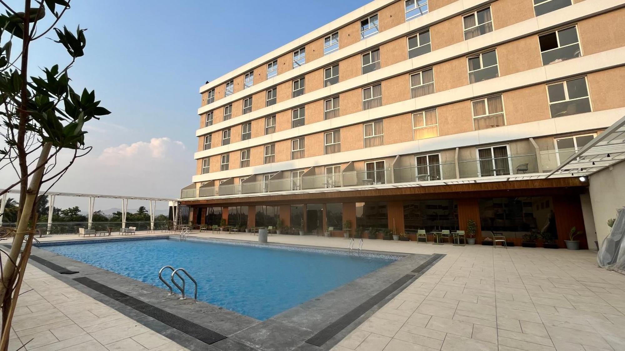 Vits Satyajeet Karad Otel Dış mekan fotoğraf