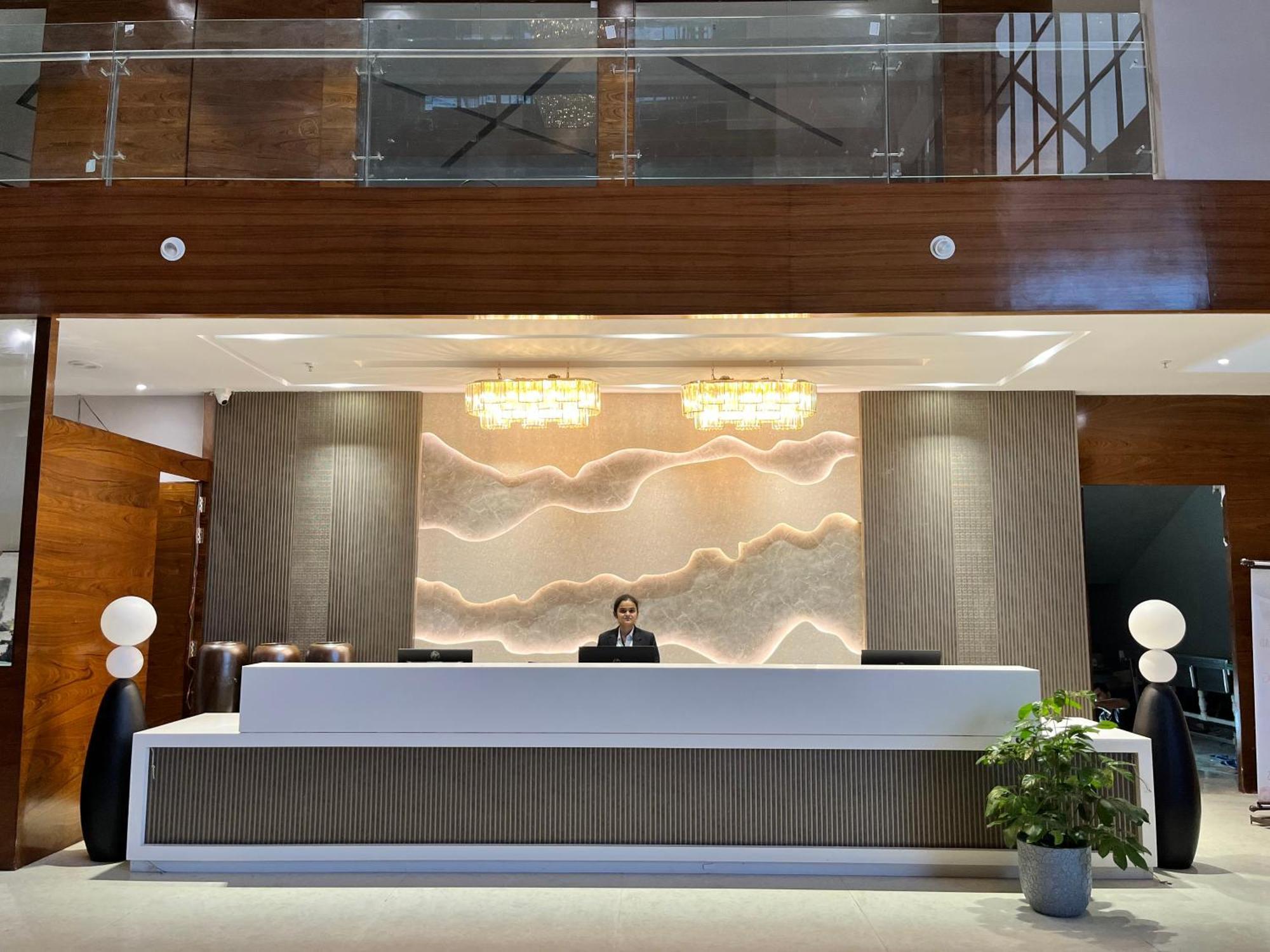 Vits Satyajeet Karad Otel Dış mekan fotoğraf