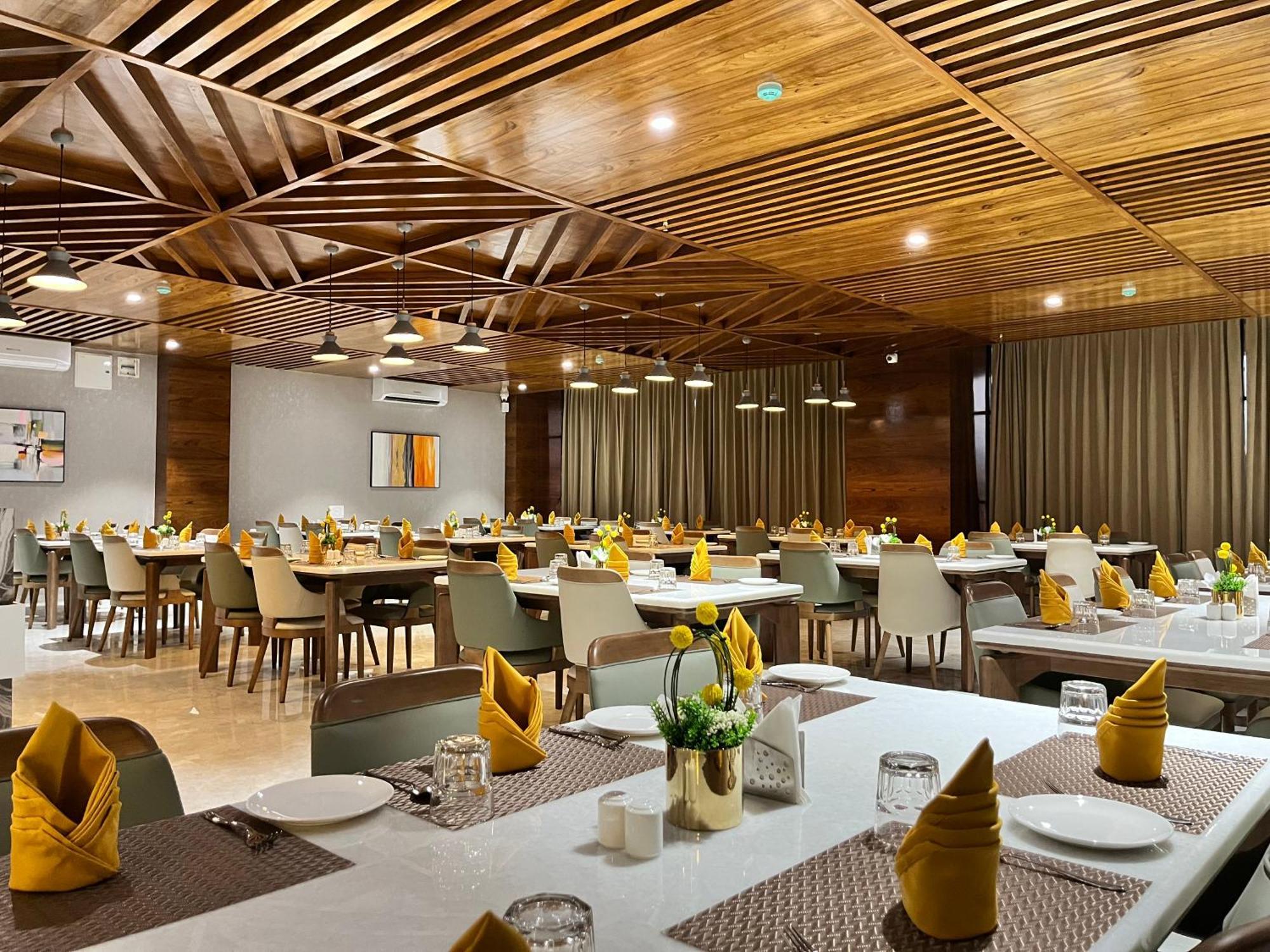Vits Satyajeet Karad Otel Dış mekan fotoğraf