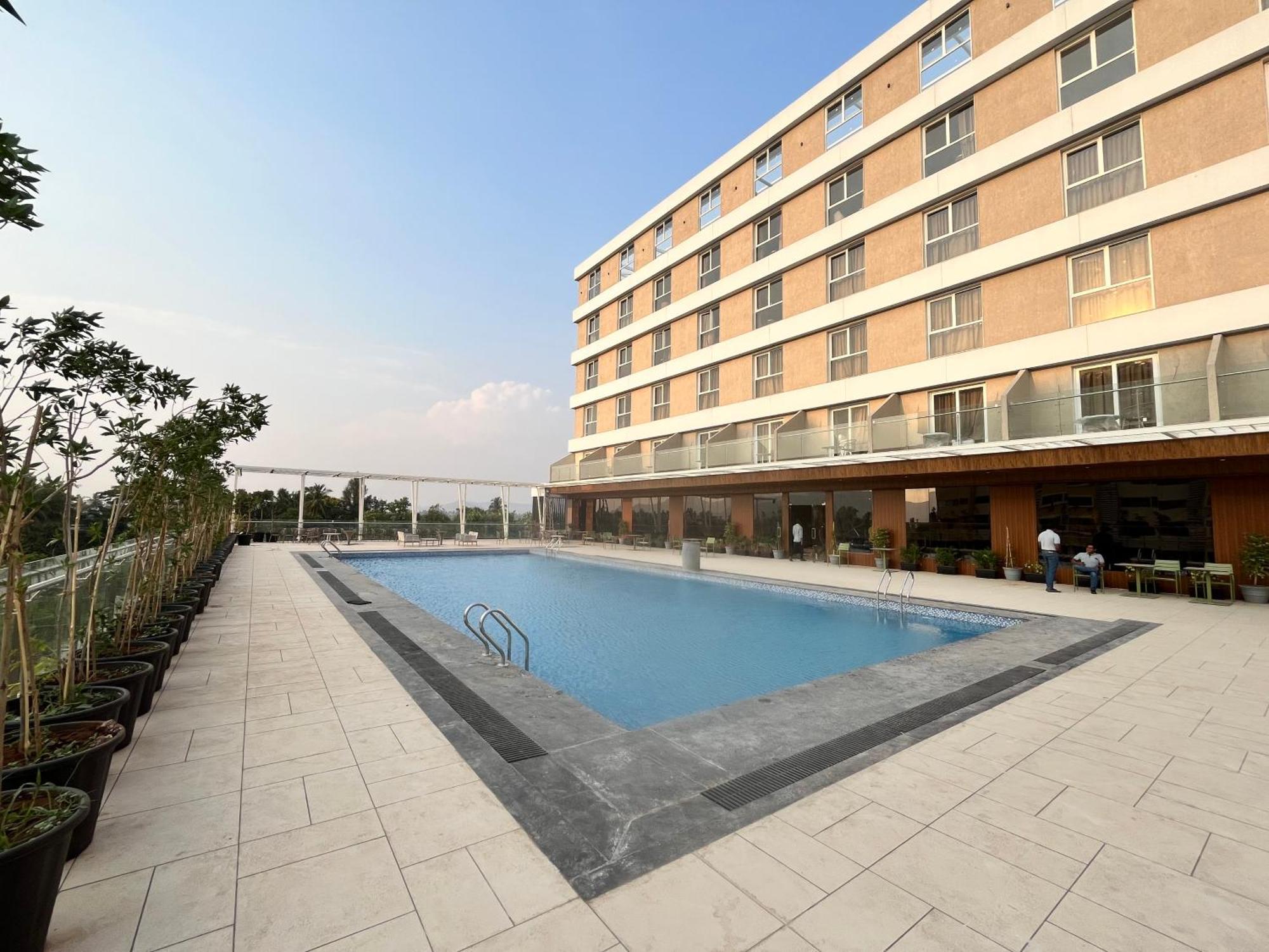 Vits Satyajeet Karad Otel Dış mekan fotoğraf