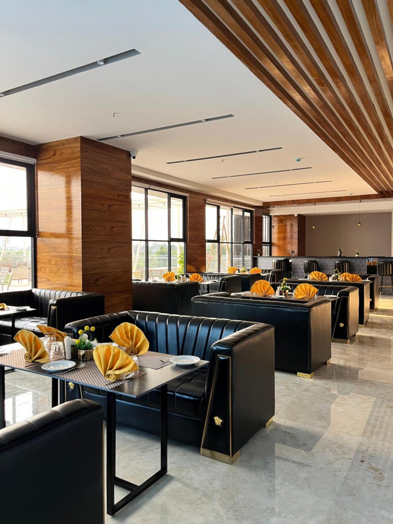 Vits Satyajeet Karad Otel Dış mekan fotoğraf