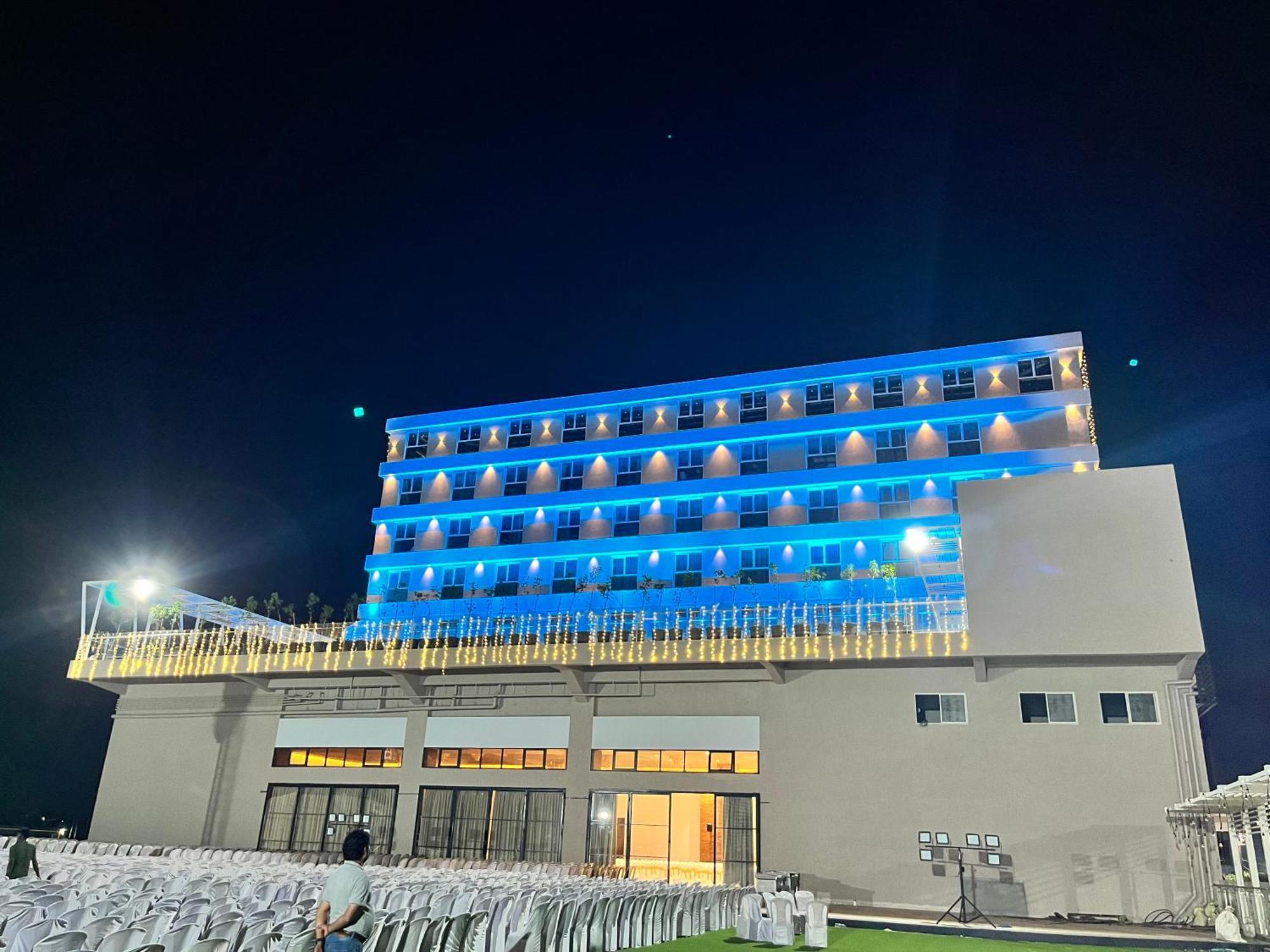 Vits Satyajeet Karad Otel Dış mekan fotoğraf