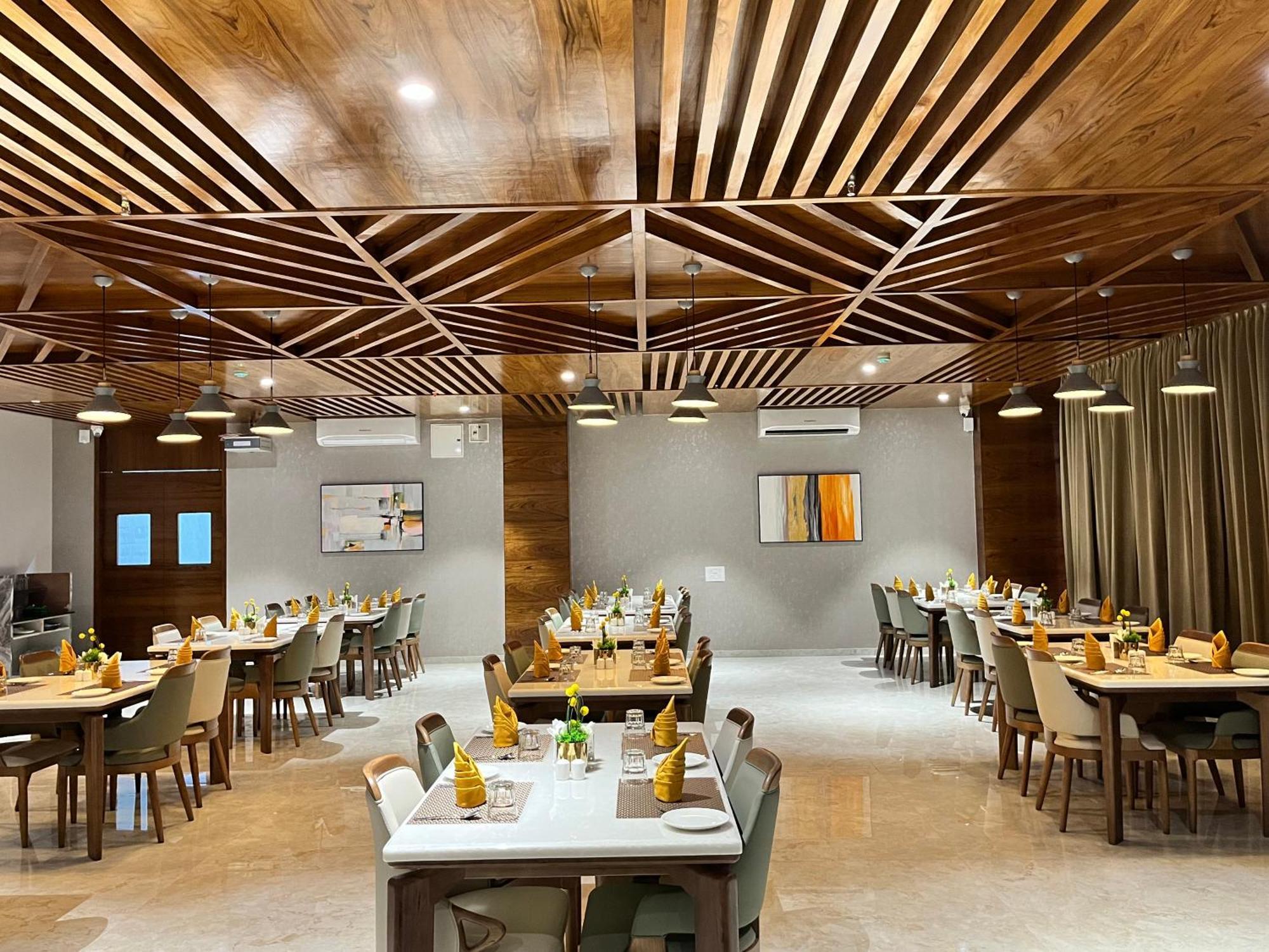 Vits Satyajeet Karad Otel Dış mekan fotoğraf